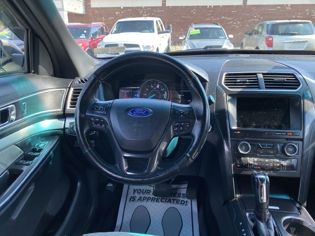 Photo 10 of this FORD EXPLORER