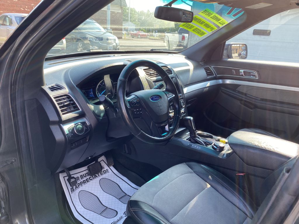 Photo 14 of this FORD EXPLORER