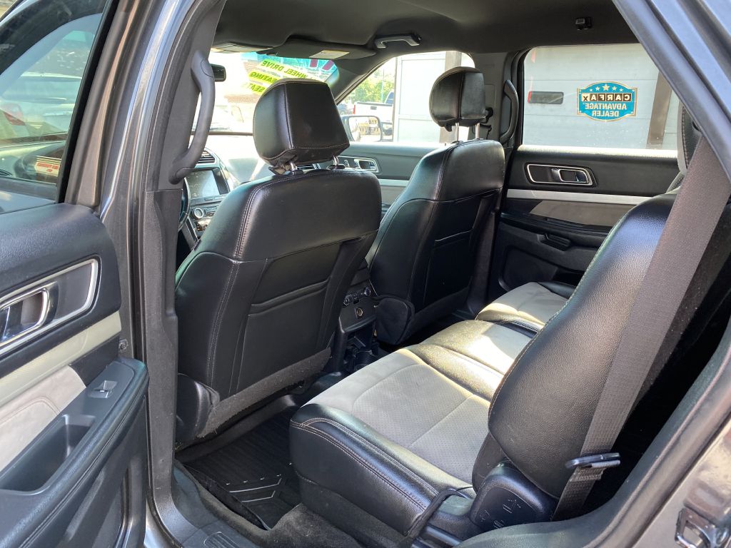 Photo 15 of this FORD EXPLORER