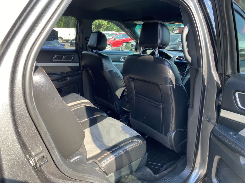 Photo 18 of this FORD EXPLORER