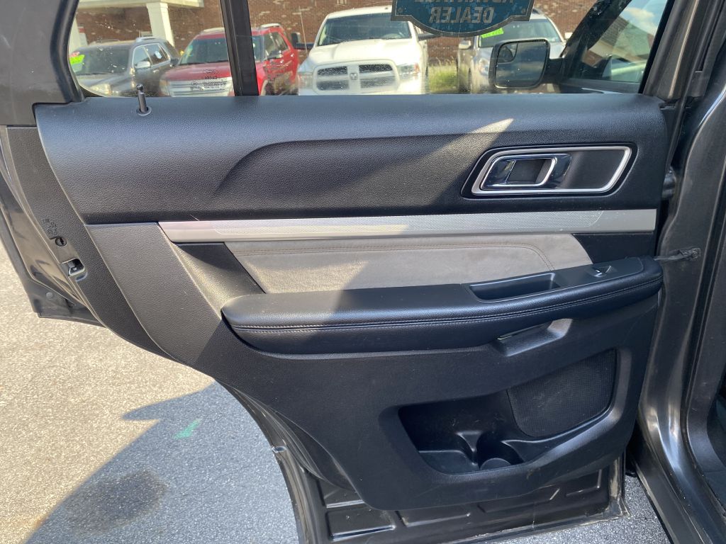 Photo 22 of this FORD EXPLORER
