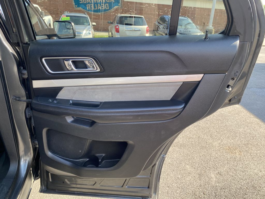 Photo 23 of this FORD EXPLORER