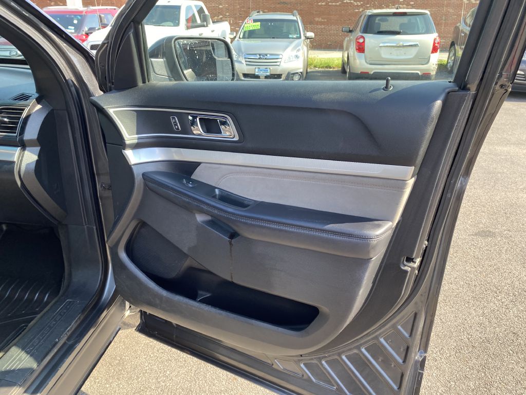 Photo 24 of this FORD EXPLORER