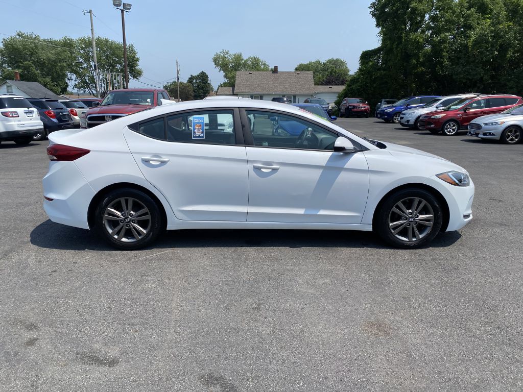 Photo 4 of this HYUNDAI ELANTRA