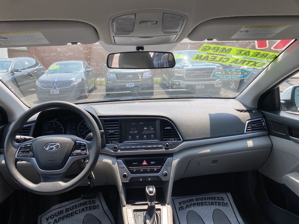 Photo 9 of this HYUNDAI ELANTRA