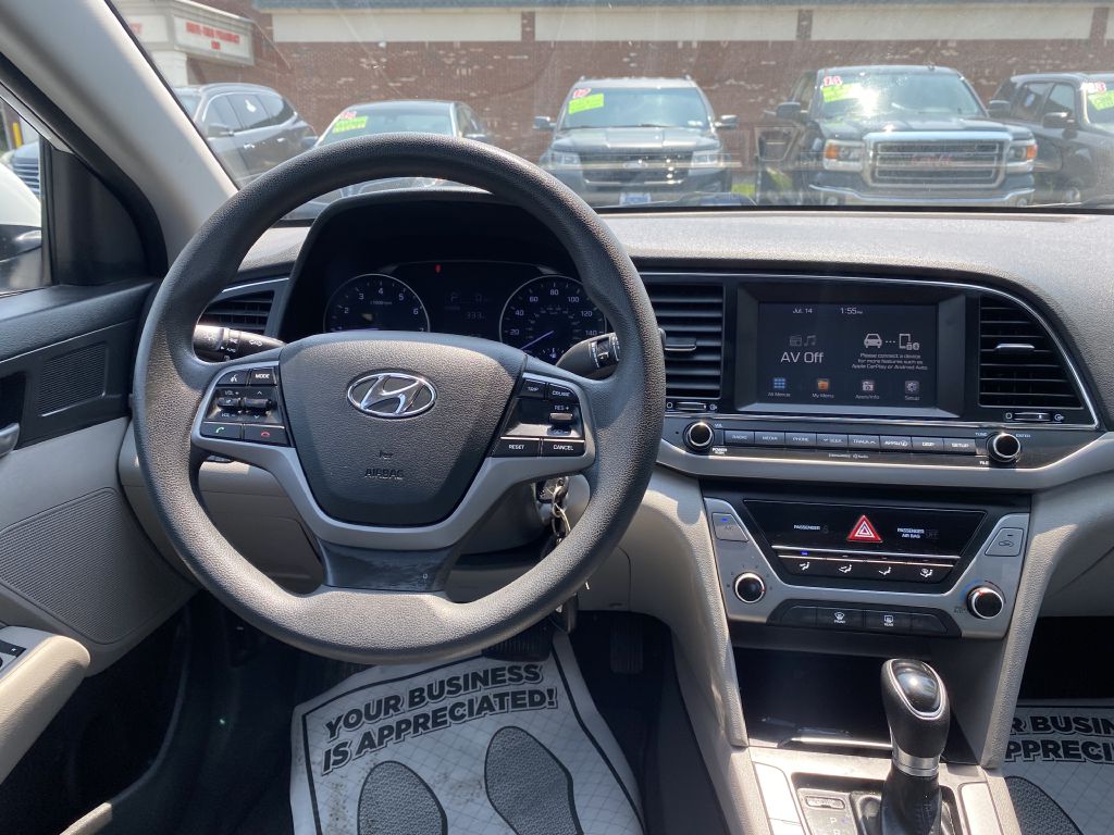 Photo 10 of this HYUNDAI ELANTRA