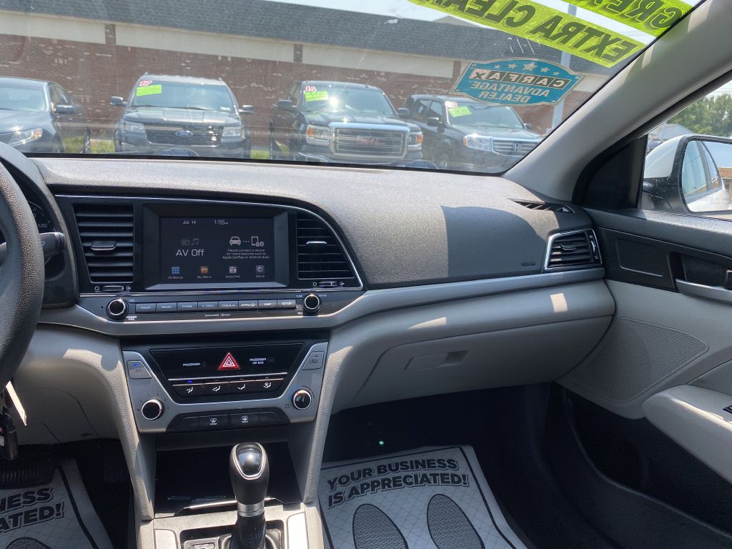 Photo 11 of this HYUNDAI ELANTRA