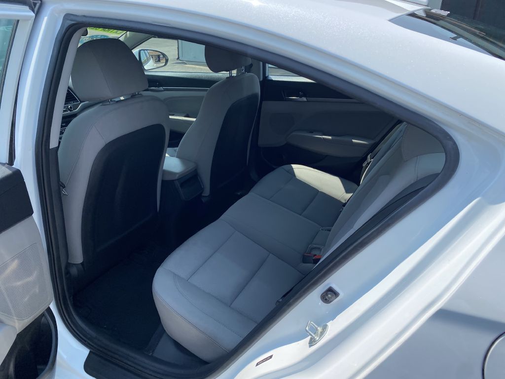 Photo 15 of this HYUNDAI ELANTRA