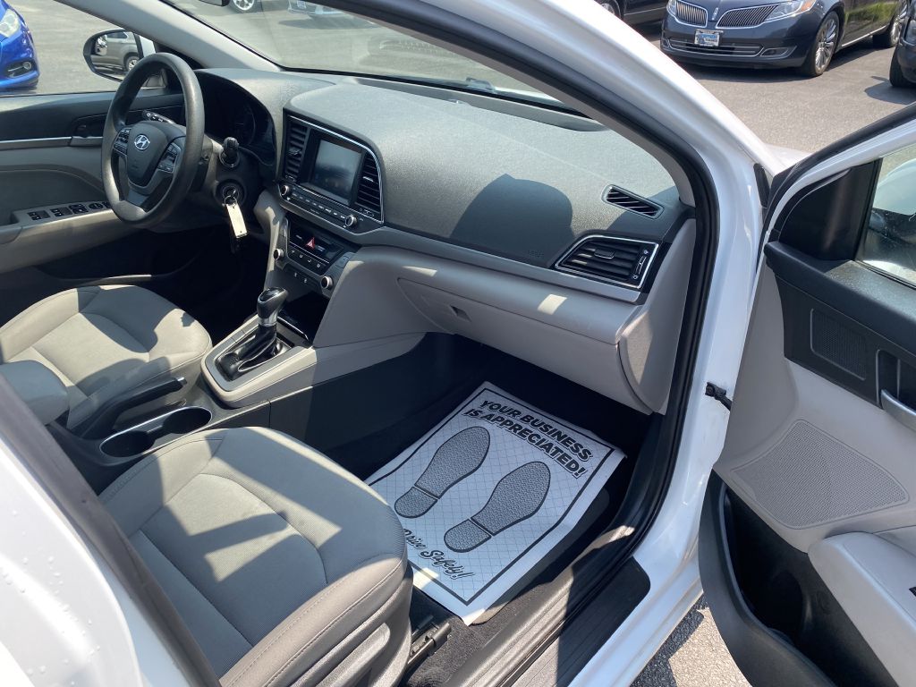 Photo 17 of this HYUNDAI ELANTRA