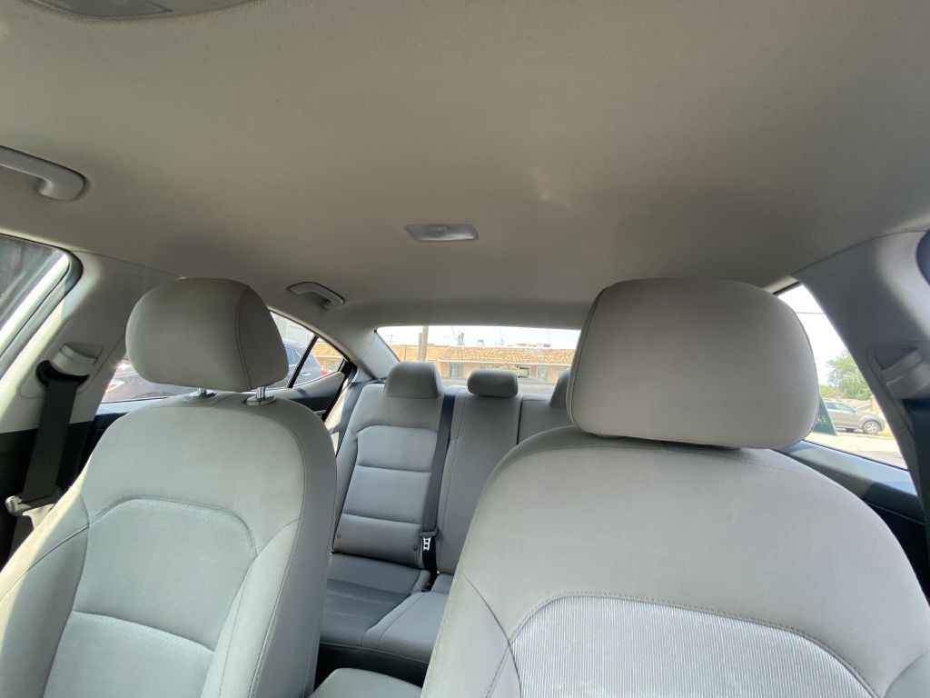 Photo 18 of this HYUNDAI ELANTRA