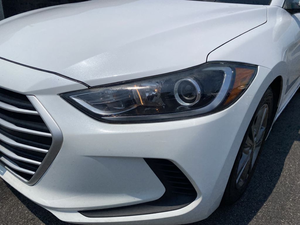 Photo 24 of this HYUNDAI ELANTRA