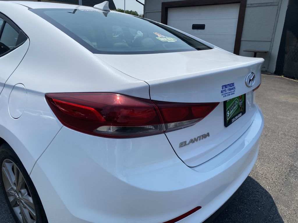 Photo 25 of this HYUNDAI ELANTRA