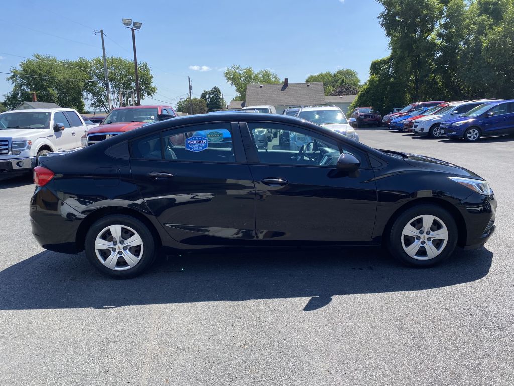 Photo 4 of this CHEVROLET CRUZE
