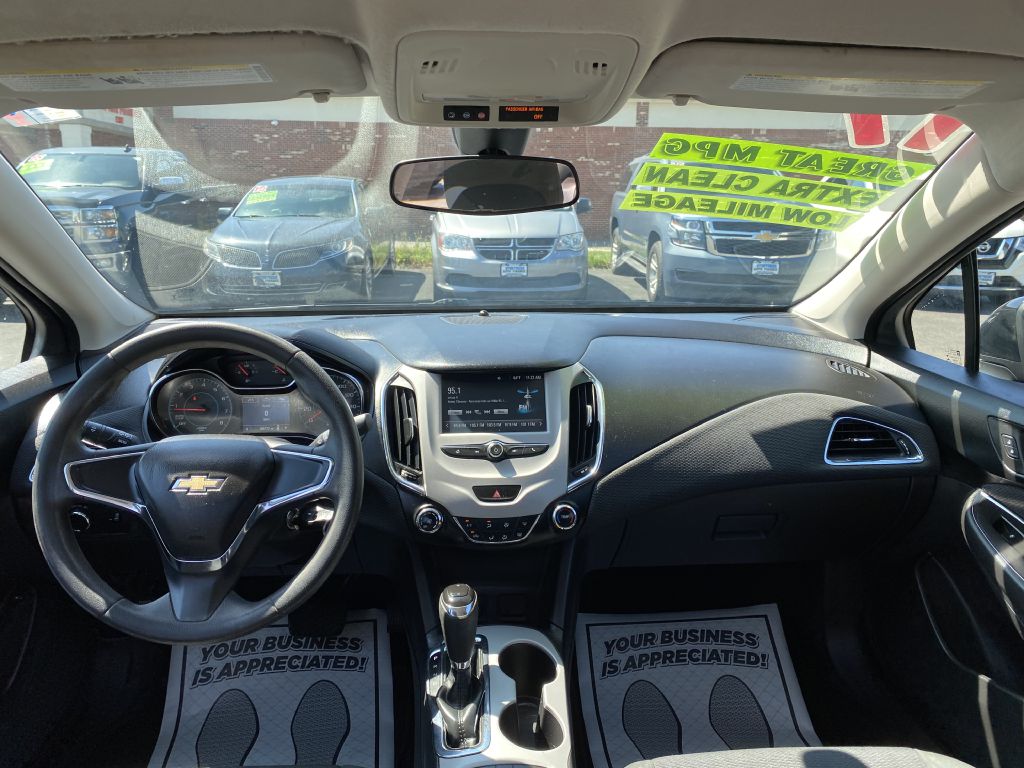 Photo 9 of this CHEVROLET CRUZE