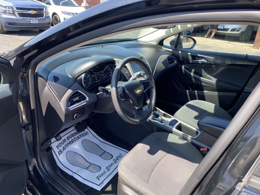 Photo 14 of this CHEVROLET CRUZE