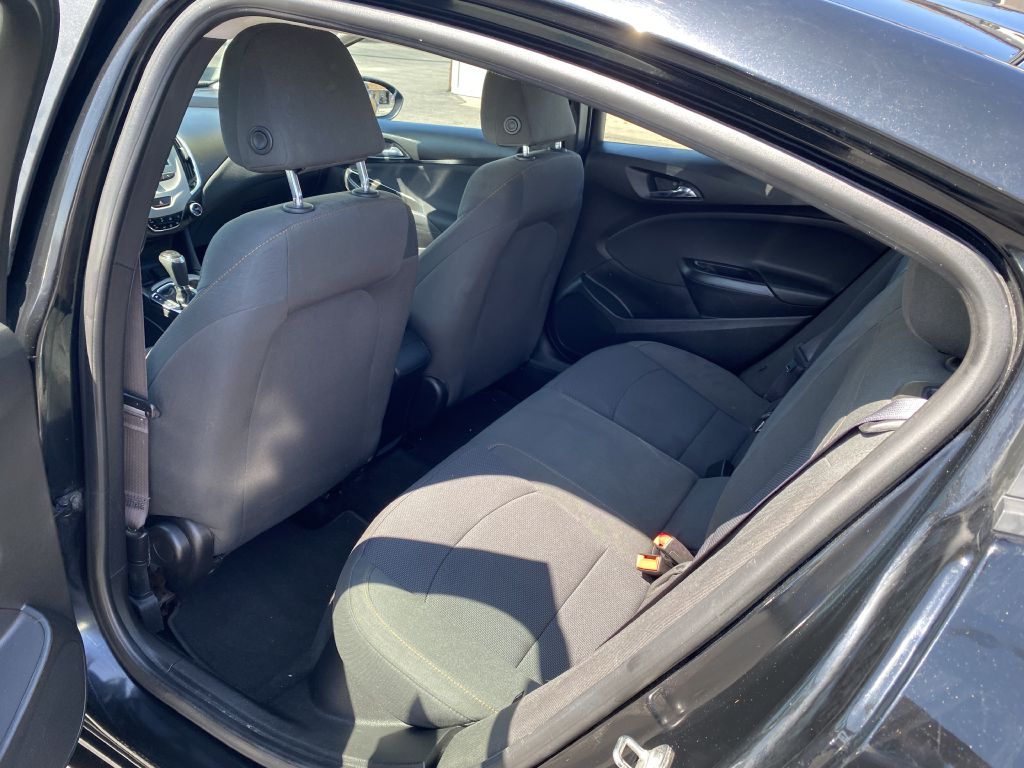 Photo 15 of this CHEVROLET CRUZE