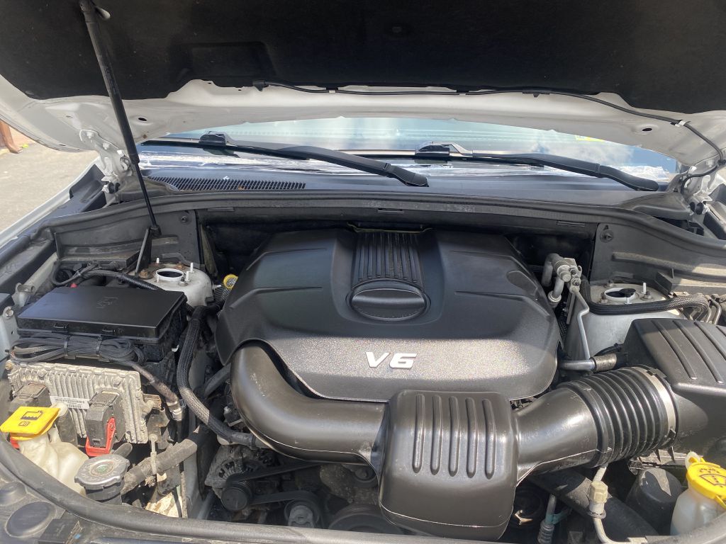 Photo 24 of this JEEP GRAND CHEROKEE
