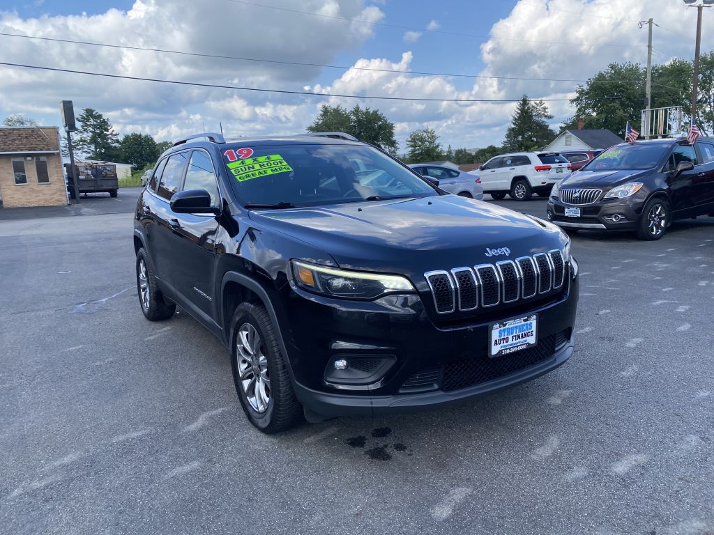 Photo 3 of this JEEP CHEROKEE