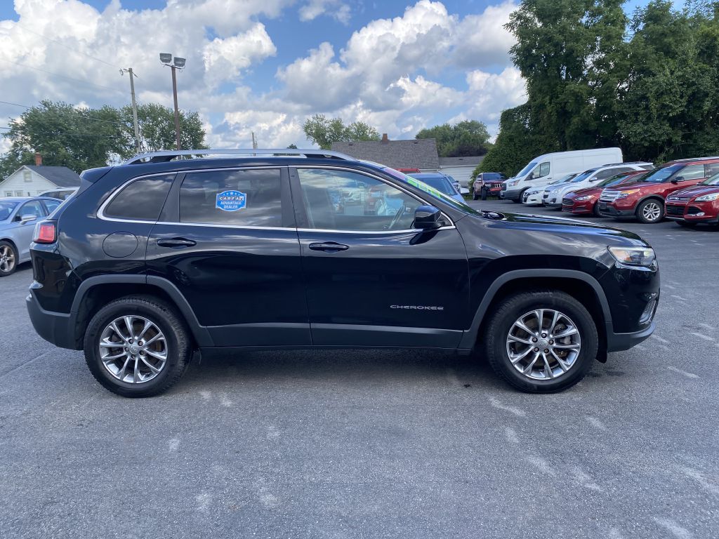 Photo 4 of this JEEP CHEROKEE