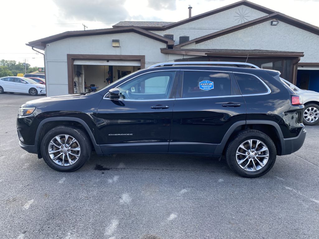 Photo 8 of this JEEP CHEROKEE