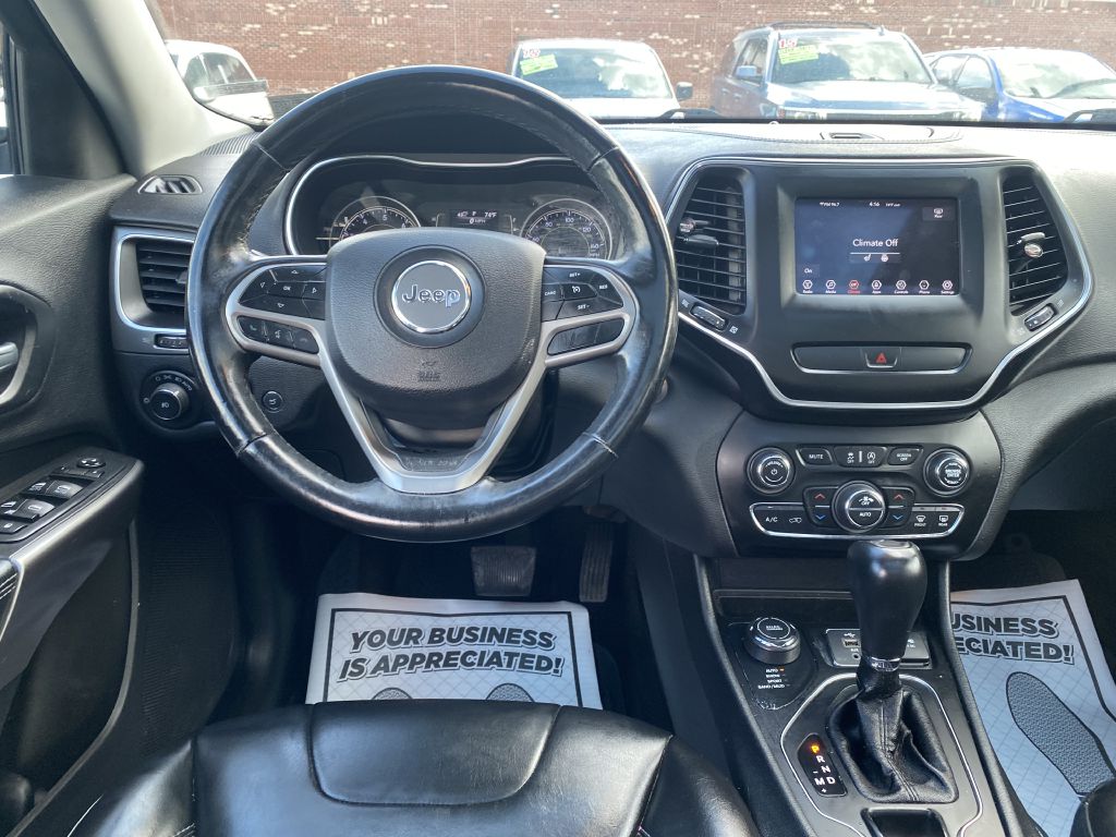 Photo 10 of this JEEP CHEROKEE