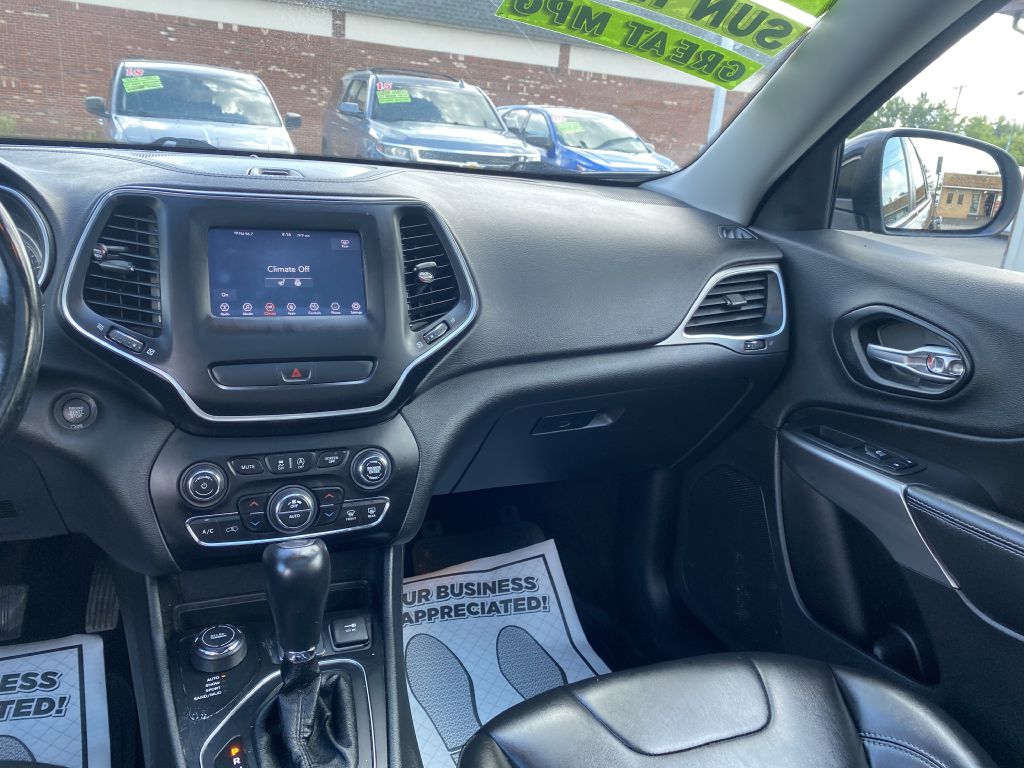 Photo 11 of this JEEP CHEROKEE