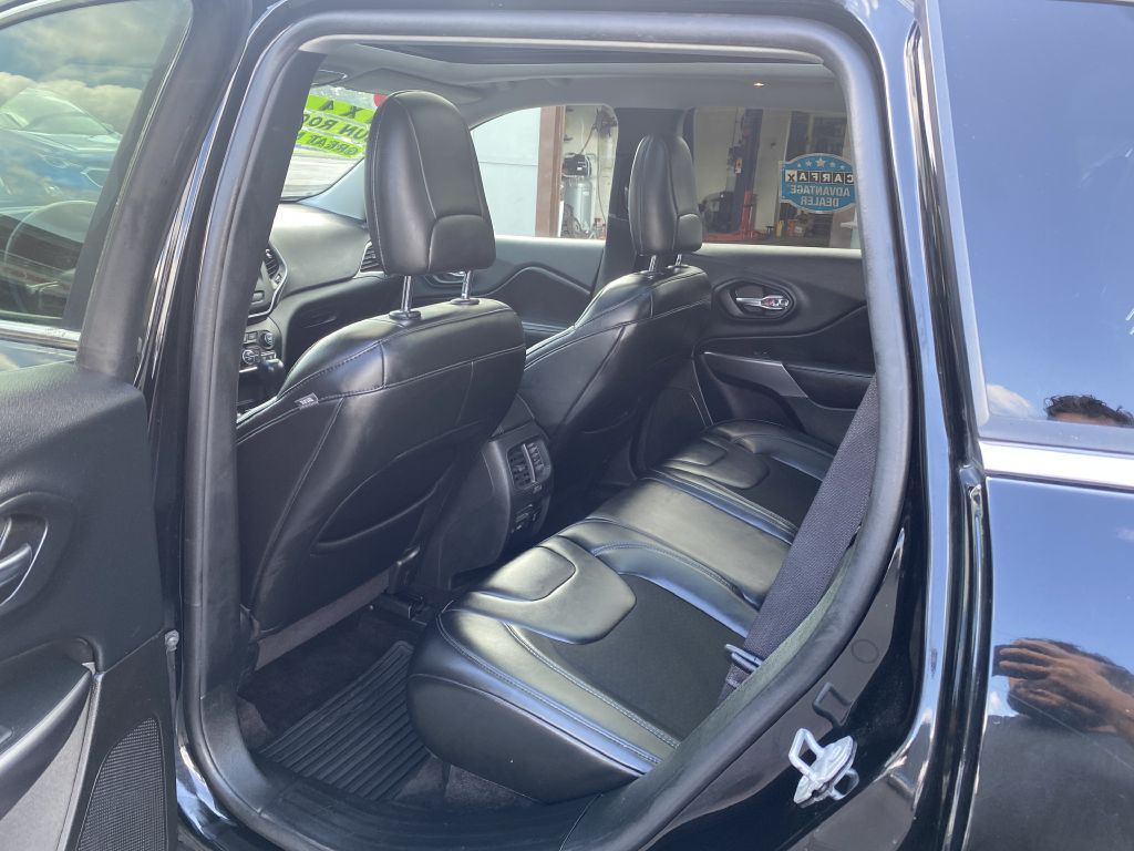 Photo 15 of this JEEP CHEROKEE