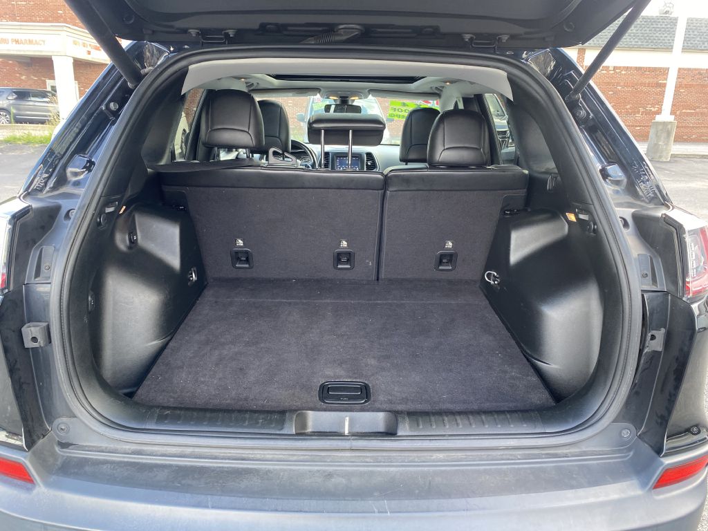 Photo 16 of this JEEP CHEROKEE