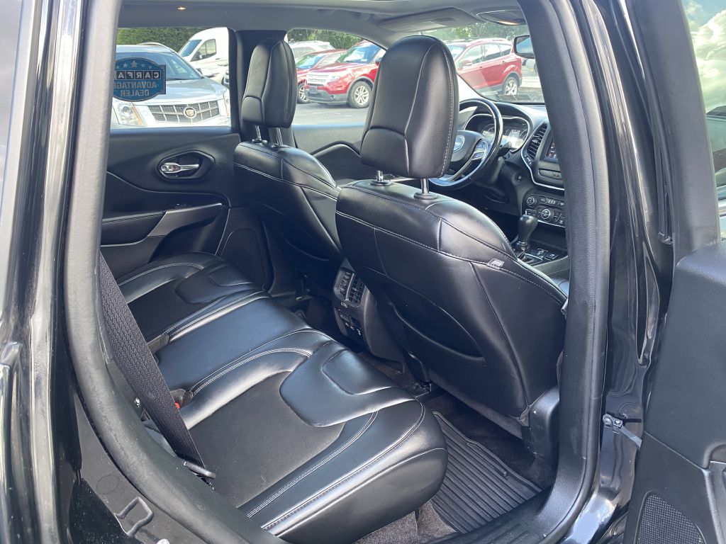 Photo 17 of this JEEP CHEROKEE