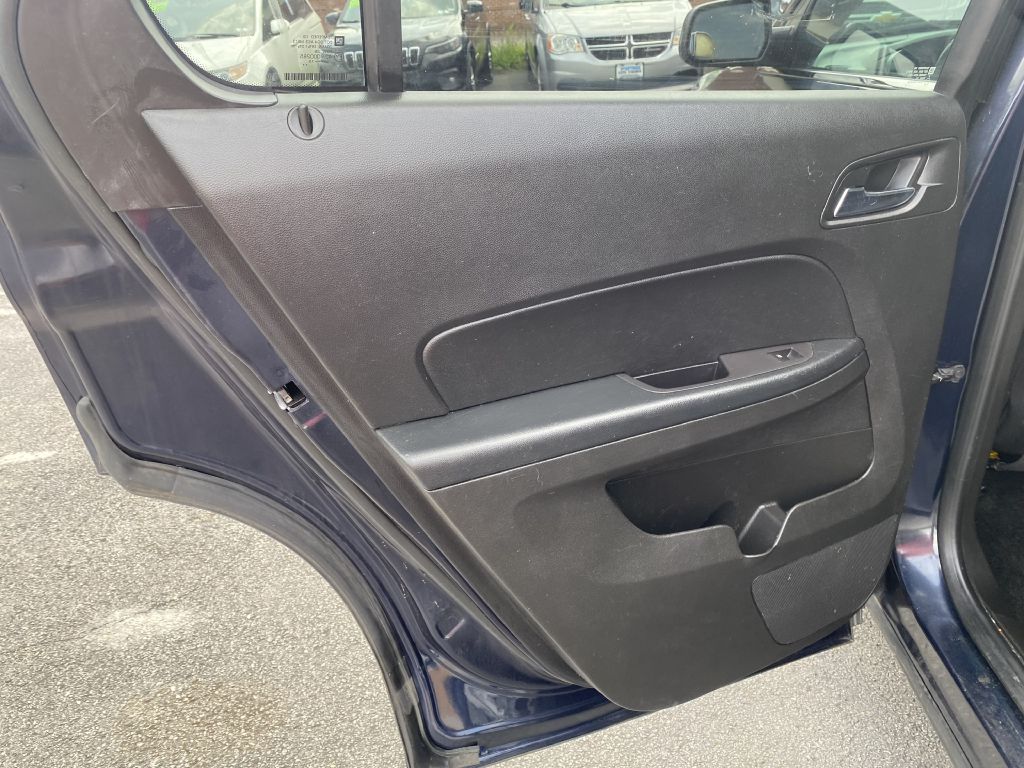 Photo 21 of this CHEVROLET EQUINOX