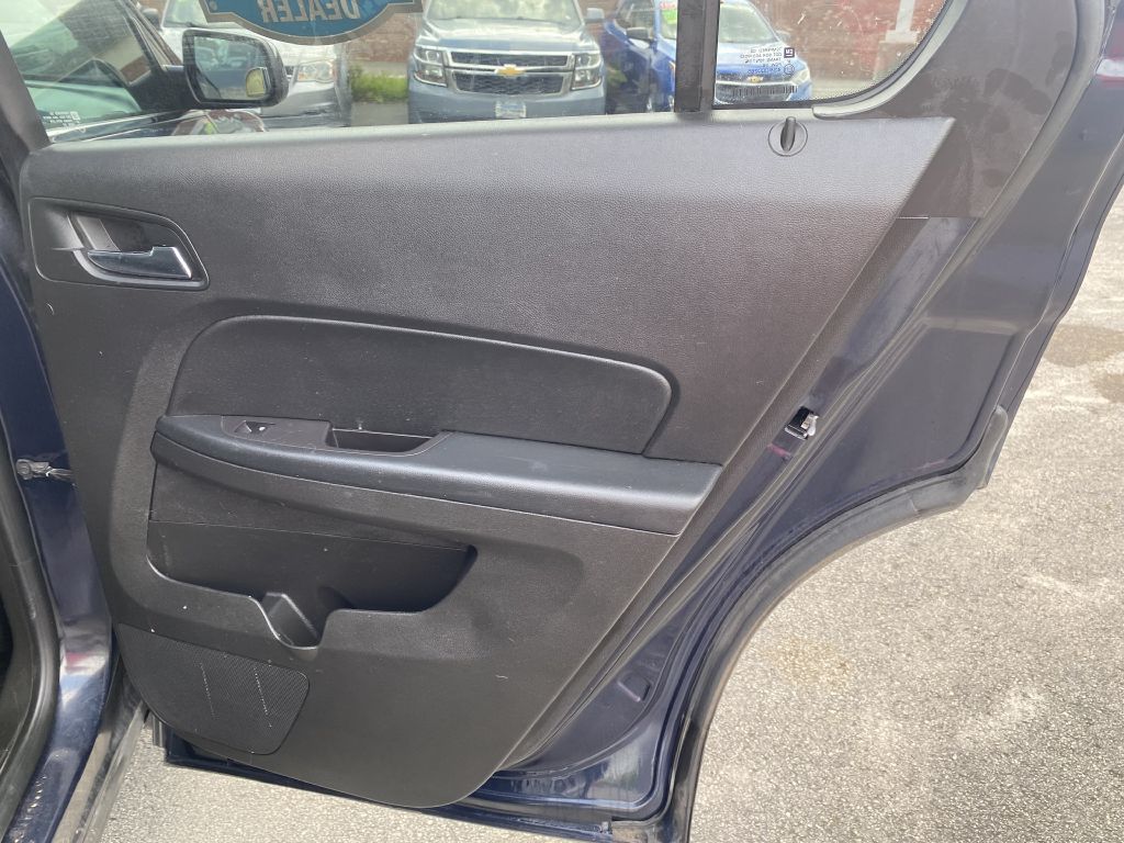 Photo 22 of this CHEVROLET EQUINOX