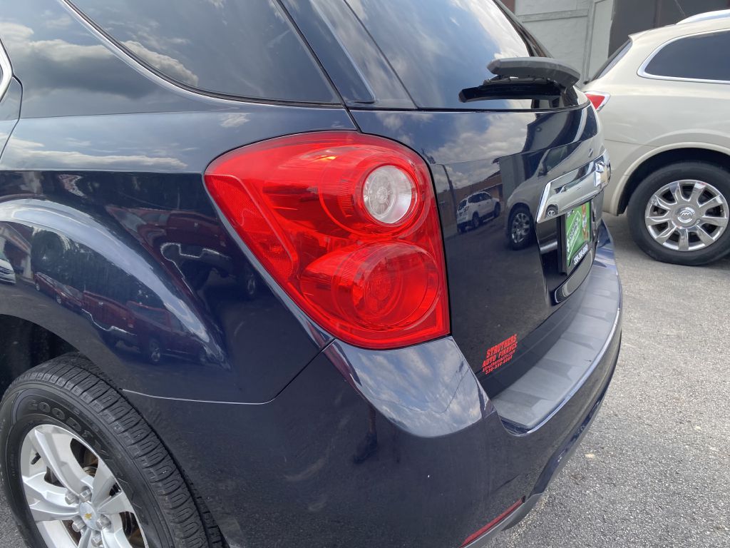 Photo 26 of this CHEVROLET EQUINOX