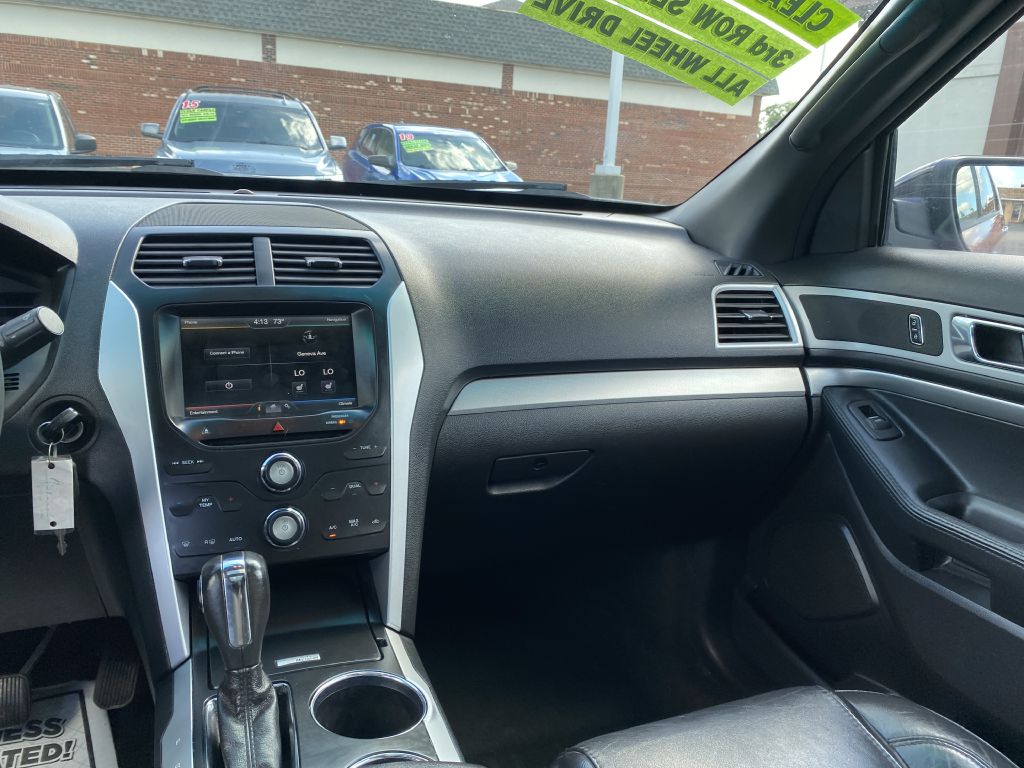 Photo 11 of this FORD EXPLORER