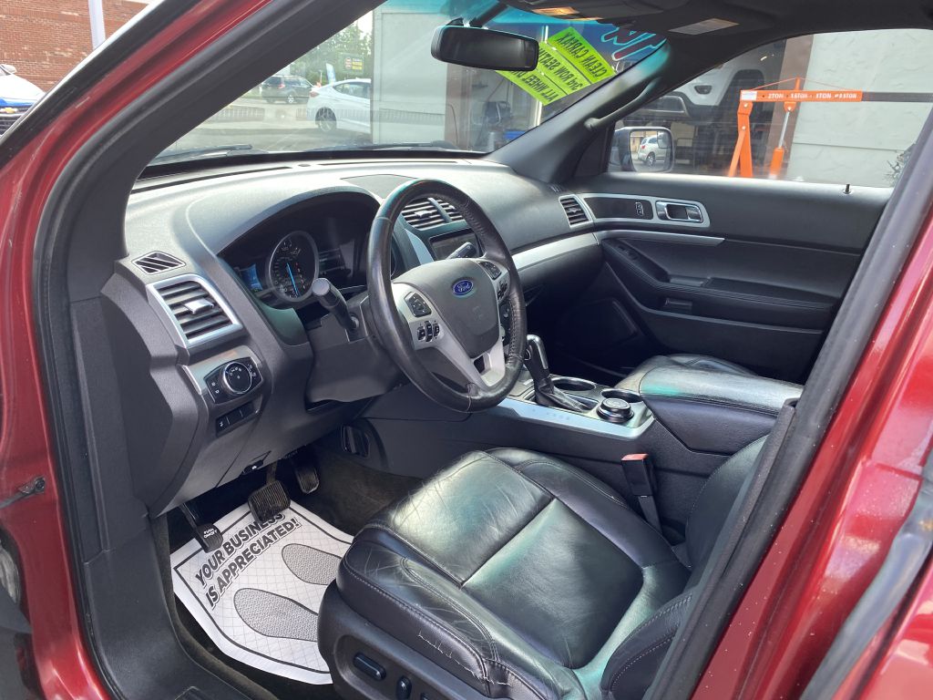 Photo 14 of this FORD EXPLORER
