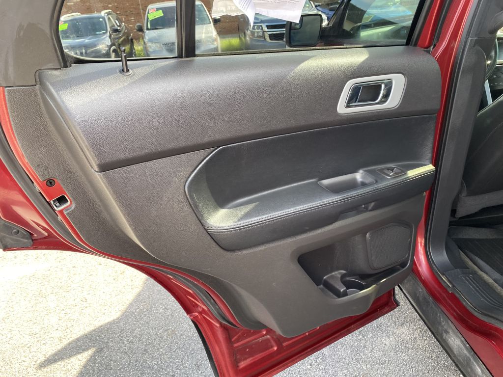 Photo 21 of this FORD EXPLORER