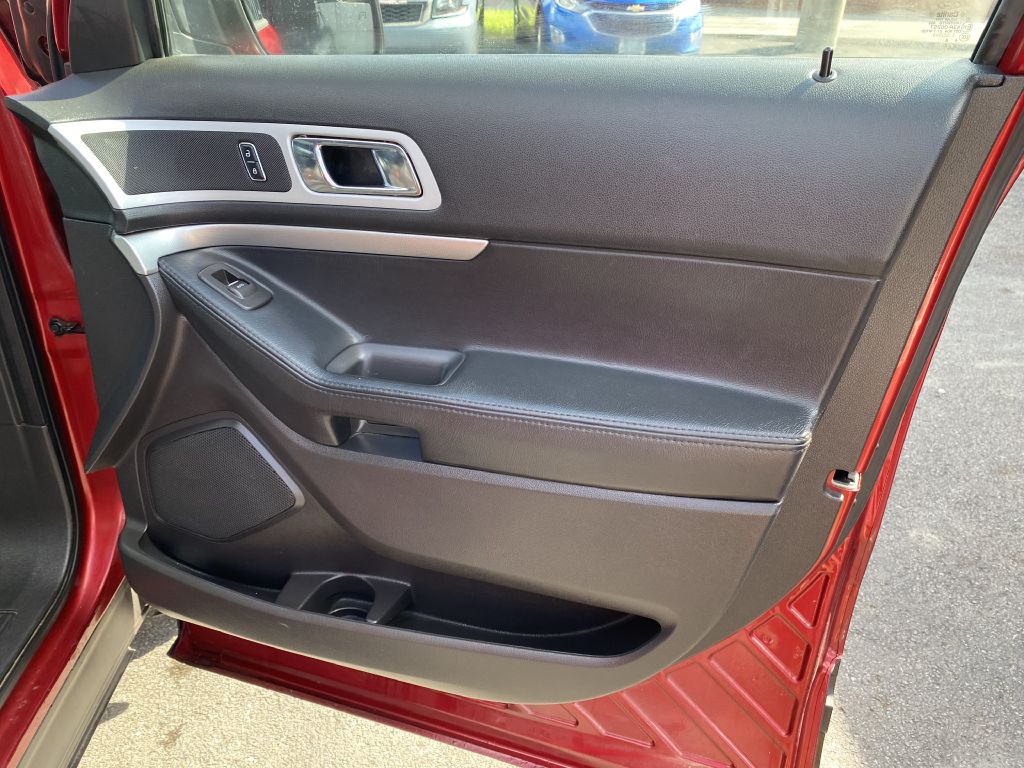 Photo 23 of this FORD EXPLORER