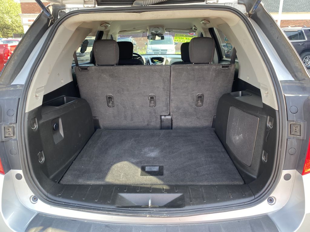 Photo 16 of this CHEVROLET EQUINOX