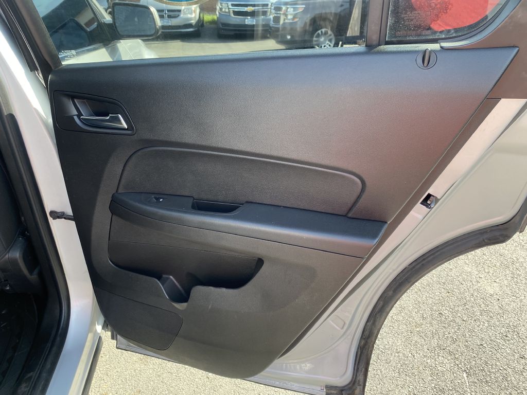 Photo 22 of this CHEVROLET EQUINOX