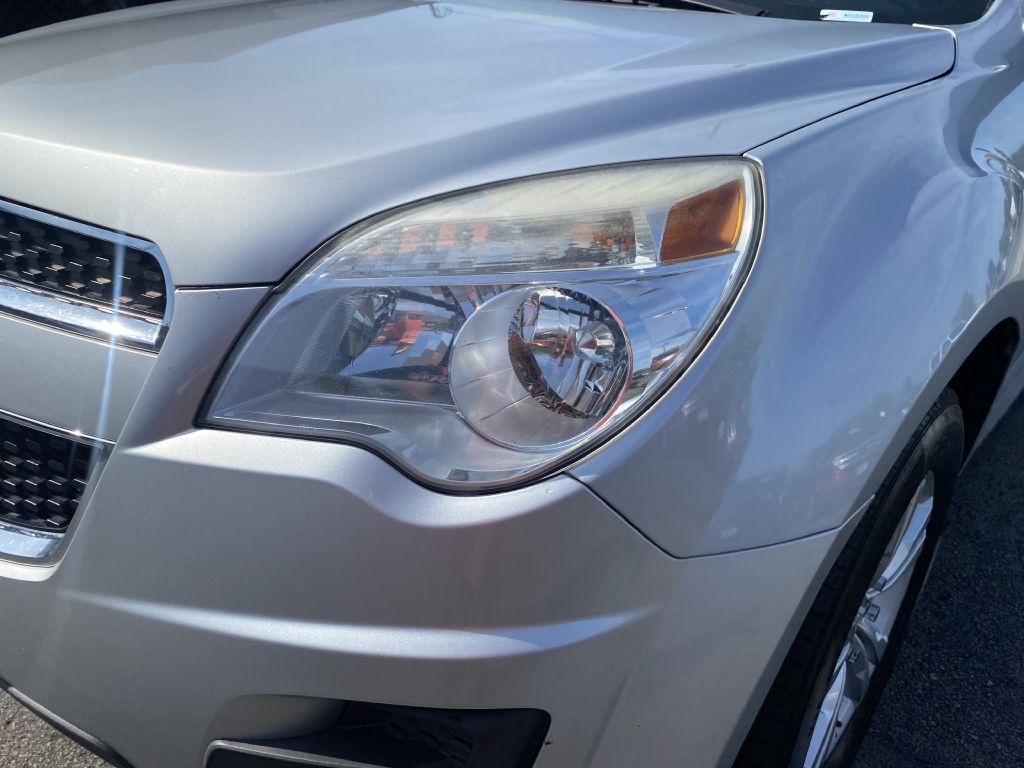 Photo 25 of this CHEVROLET EQUINOX