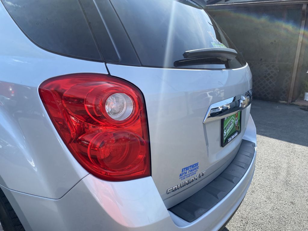 Photo 26 of this CHEVROLET EQUINOX