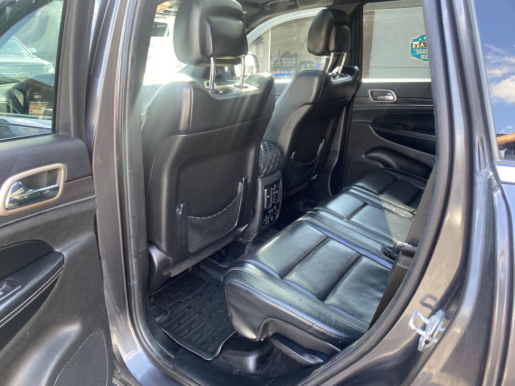 Photo 15 of this JEEP GRAND CHEROKEE