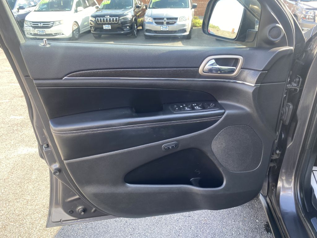 Photo 21 of this JEEP GRAND CHEROKEE