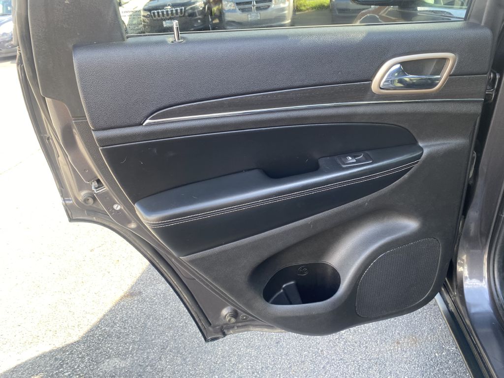 Photo 22 of this JEEP GRAND CHEROKEE