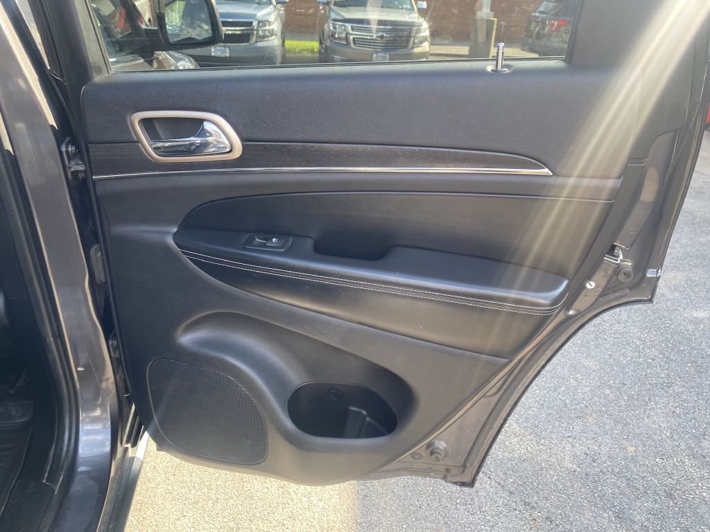 Photo 23 of this JEEP GRAND CHEROKEE