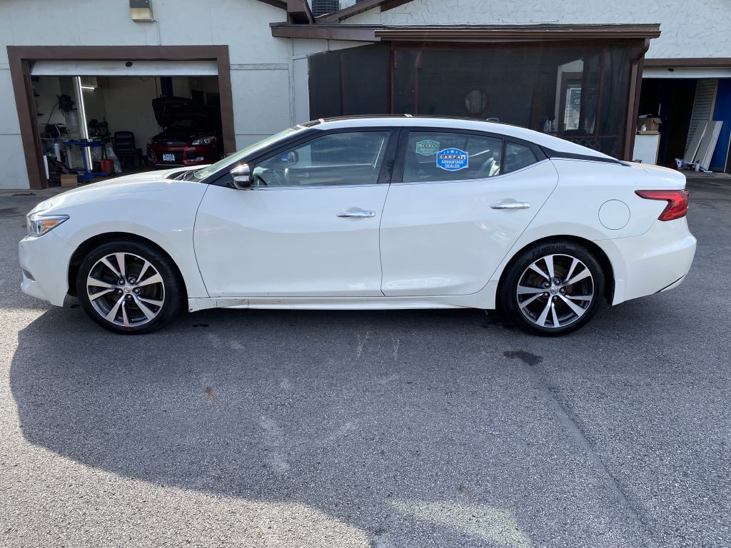Photo 8 of this NISSAN MAXIMA