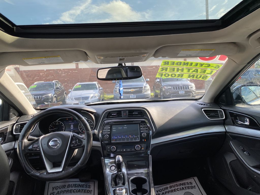 Photo 9 of this NISSAN MAXIMA