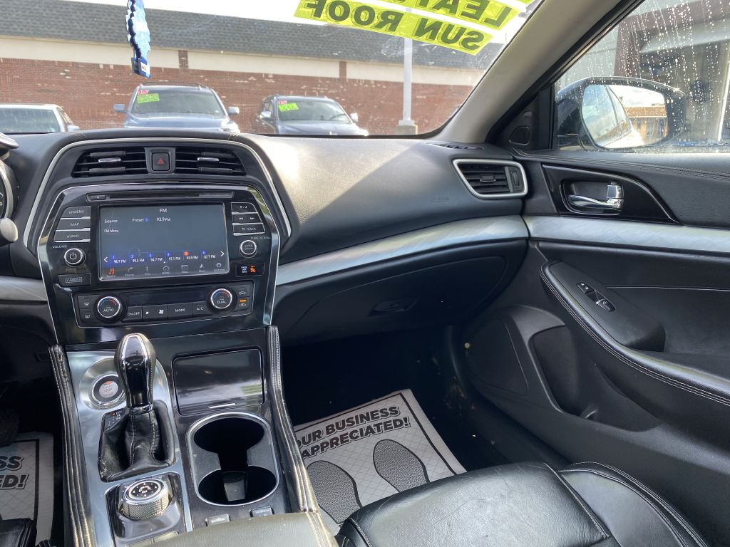 Photo 11 of this NISSAN MAXIMA