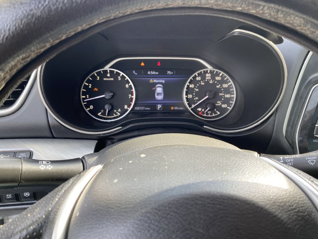 Photo 12 of this NISSAN MAXIMA