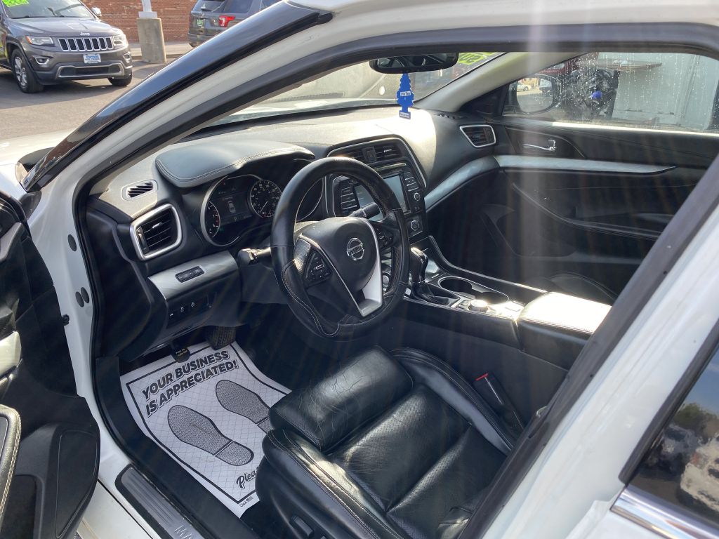 Photo 14 of this NISSAN MAXIMA