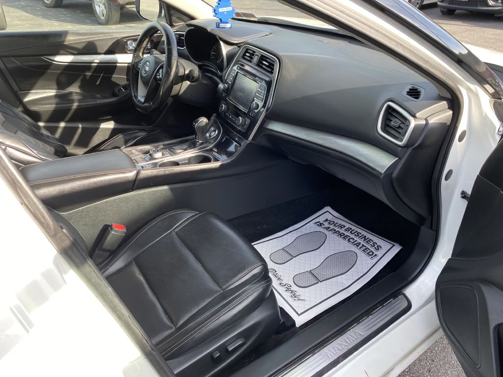 Photo 17 of this NISSAN MAXIMA